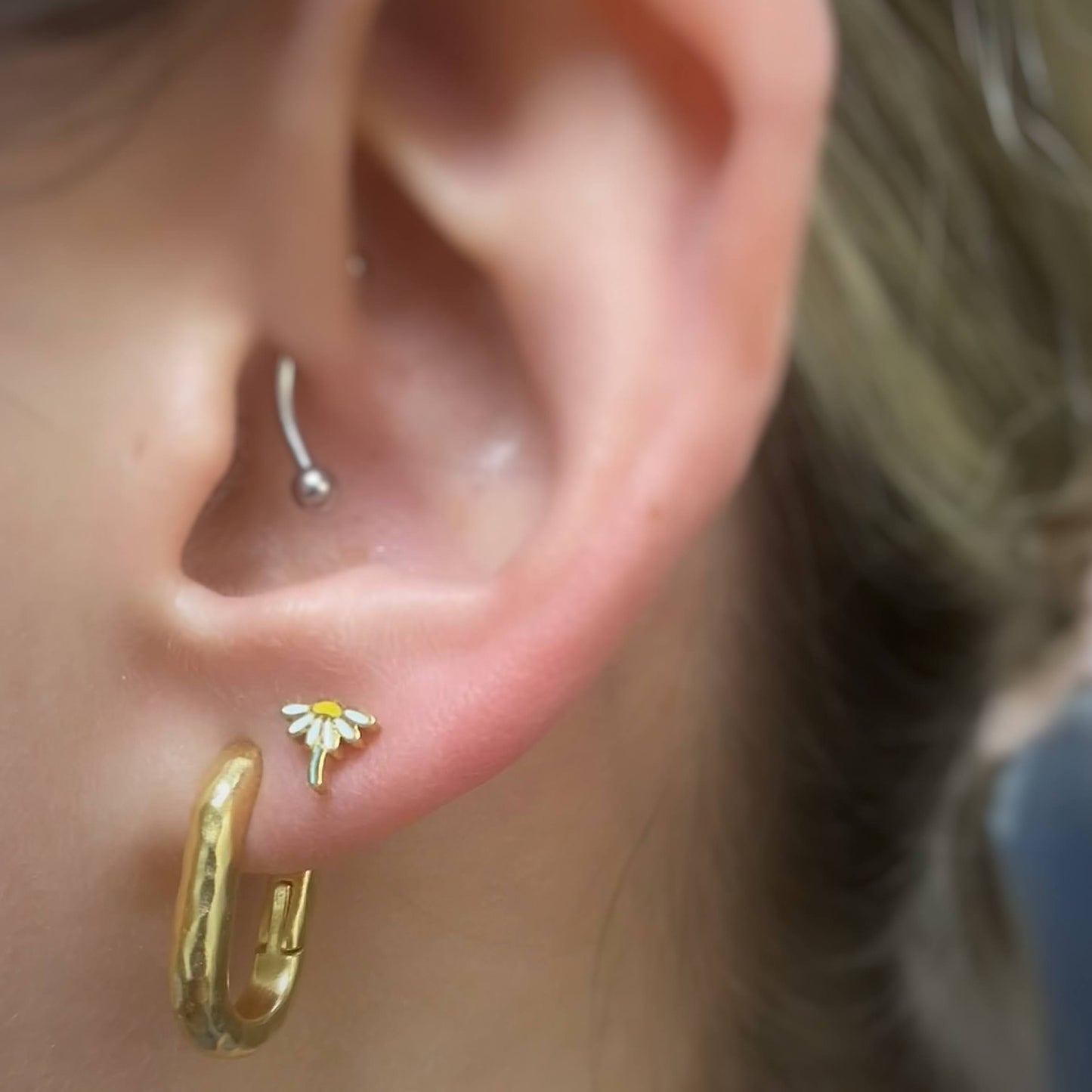 second hole daisy studs dainty hypoallergenic non-irritating comfortable